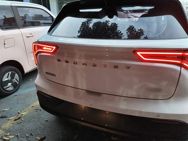 Фото 6 - Geely Geometry E Firefly