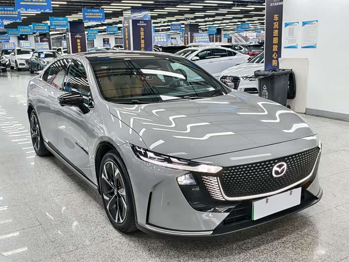 Фото 3 - Mazda EZ-6