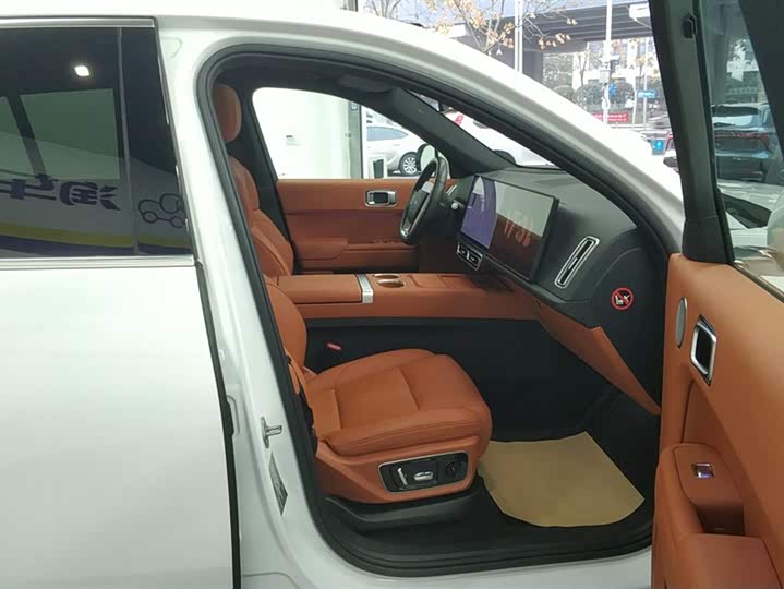 Фото 8 - LiXiang L7