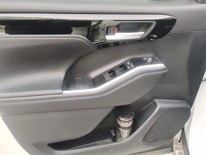 Фото 7 - Toyota Highlander