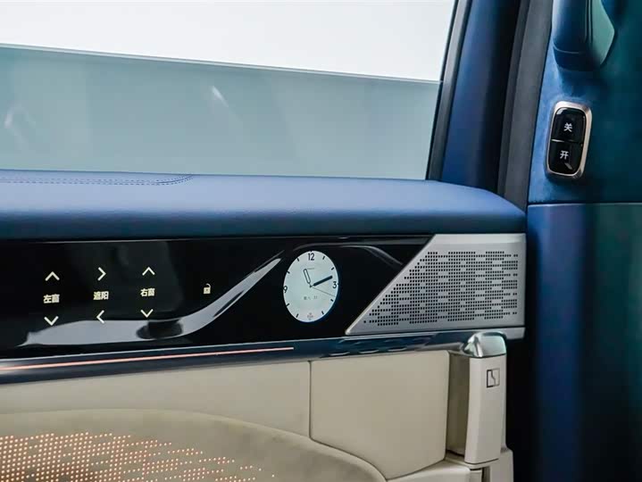 Фото 5 - Zeekr 009