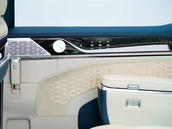 Фото 7 - Zeekr 009