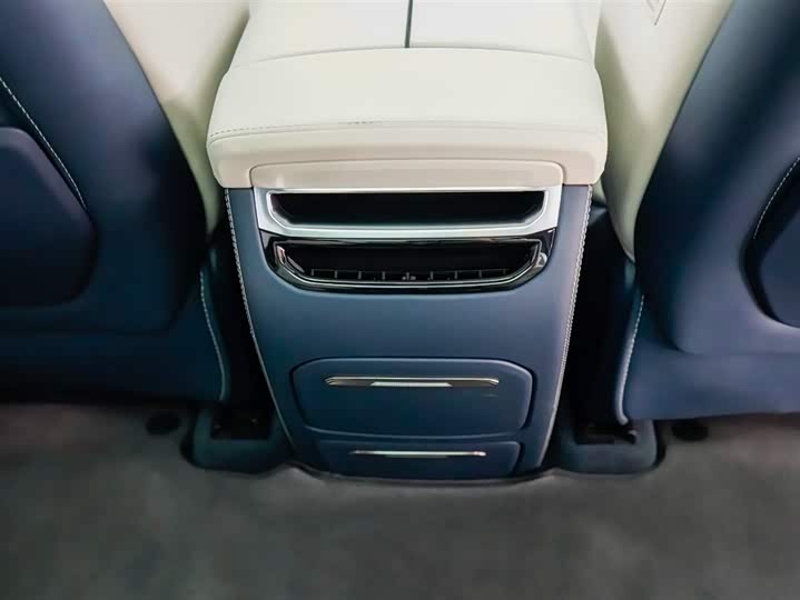 Фото 9 - Zeekr 009