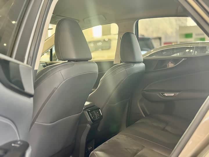 Фото 8 - Lexus NX