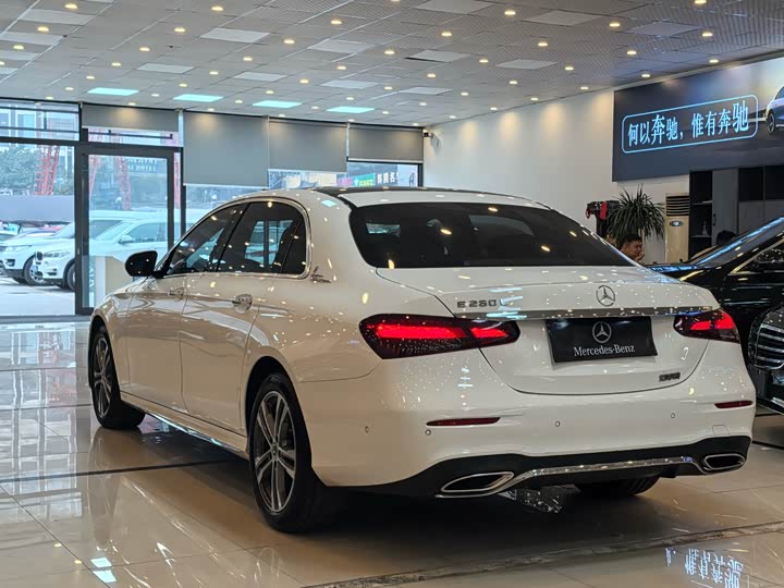 Фото 6 - Mercedes-Benz E-Class