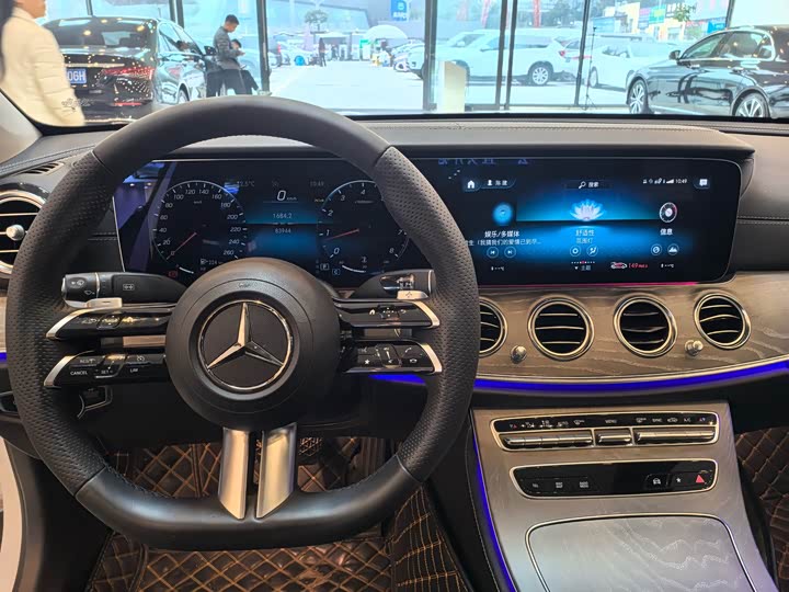 Фото 9 - Mercedes-Benz E-Class