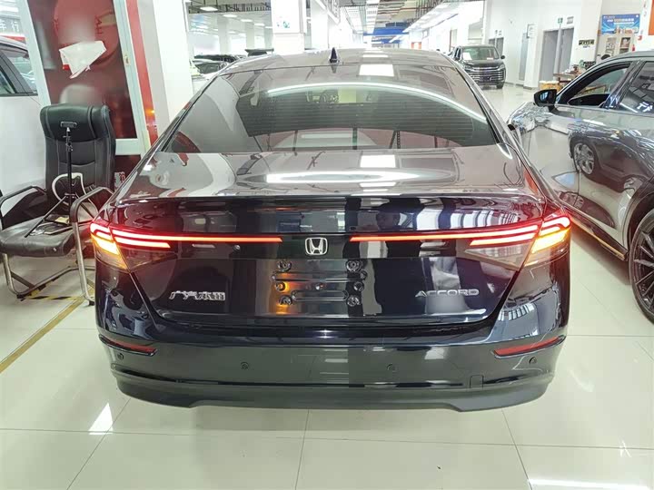 Фото 6 - Honda Accord