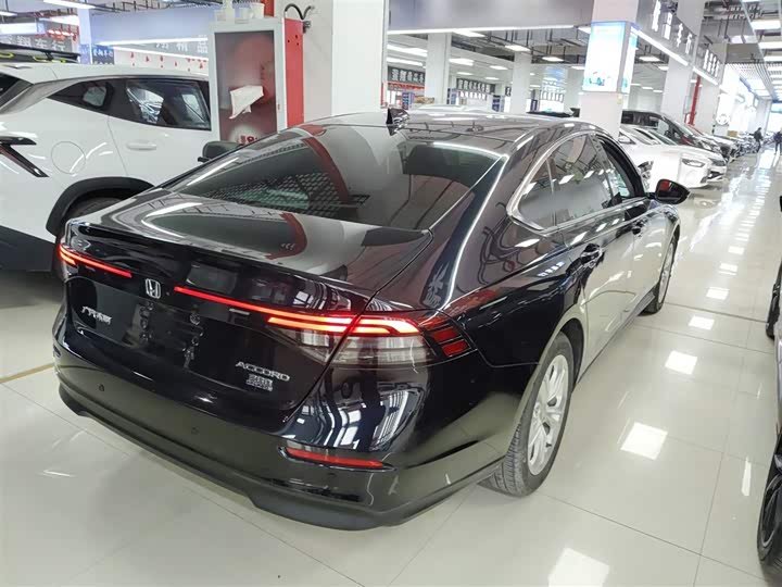 Фото 7 - Honda Accord