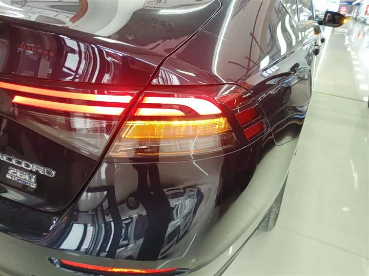 Фото 8 - Honda Accord