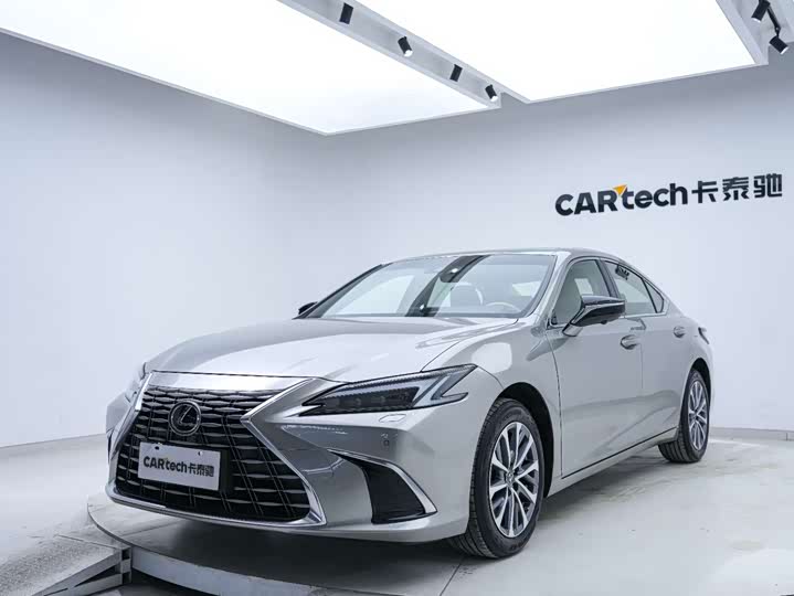 Фото 1 - Lexus ES