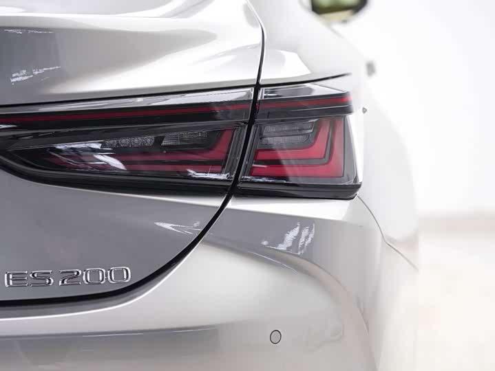 Фото 2 - Lexus ES