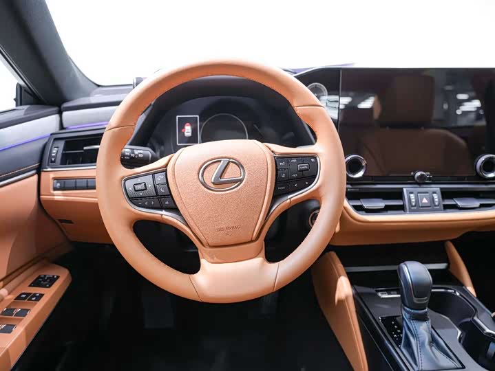 Фото 4 - Lexus ES