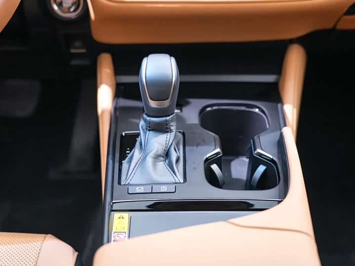 Фото 6 - Lexus ES