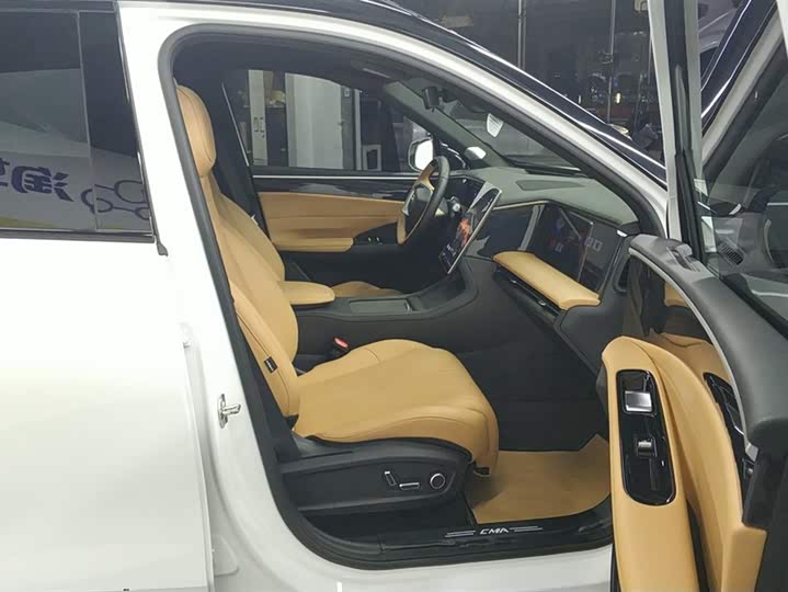 Фото 8 - Geely Galaxy L7