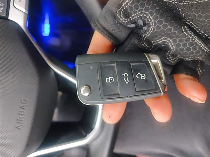 Фото 9 - Volkswagen Sagitar L