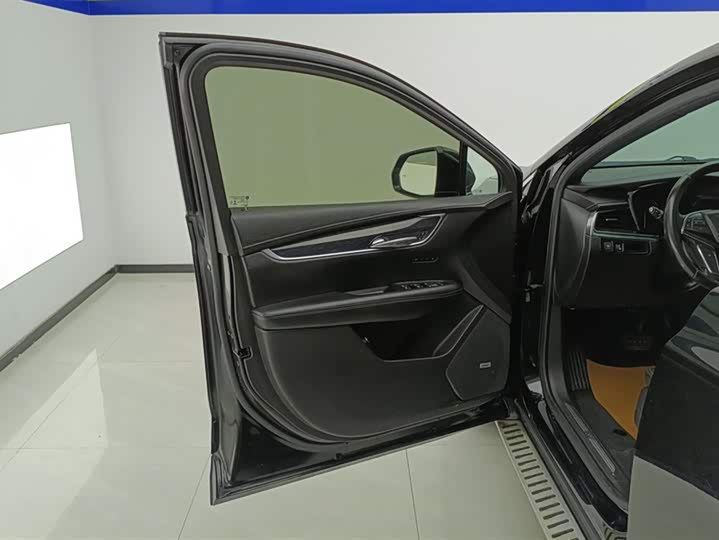 Фото 7 - Cadillac XT5