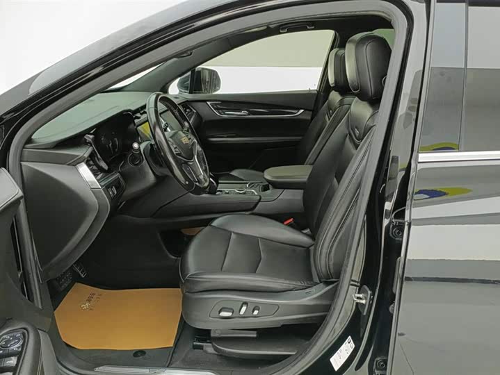 Фото 9 - Cadillac XT5