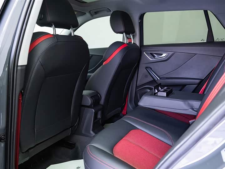 Фото 7 - Audi Q2L