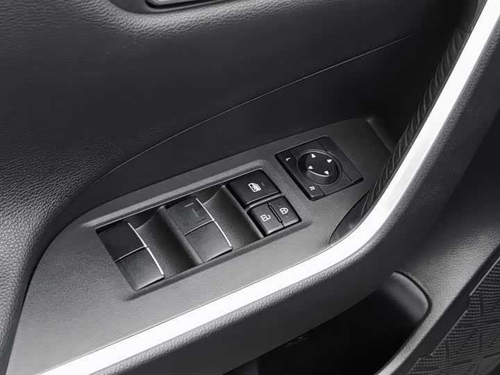 Фото 9 - Toyota Wildlander