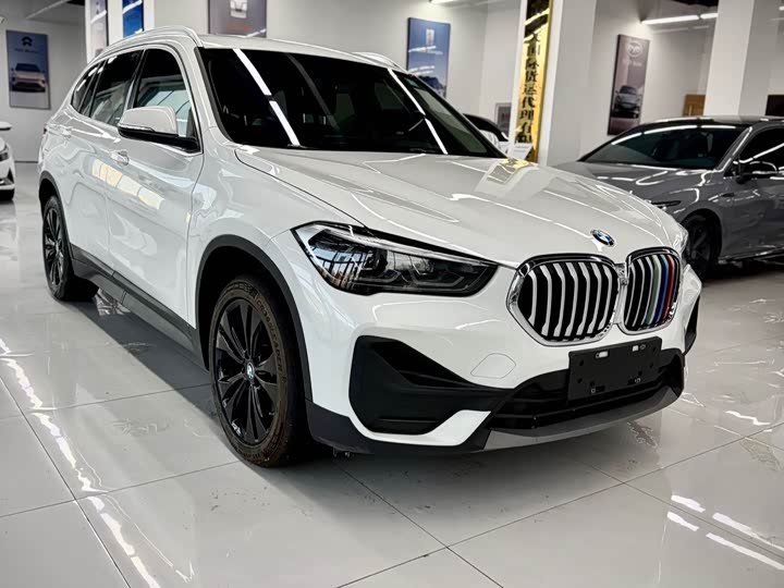 Фото 8 - BMW X1
