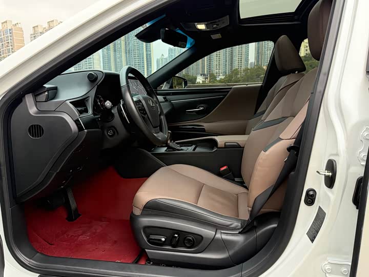 Фото 5 - Lexus ES