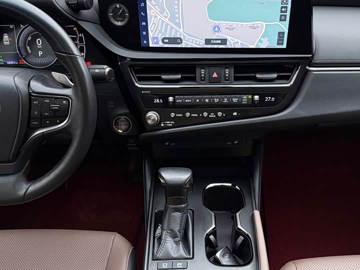 Фото 8 - Lexus ES