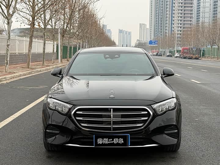 Фото 2 - Mercedes-Benz E-Class