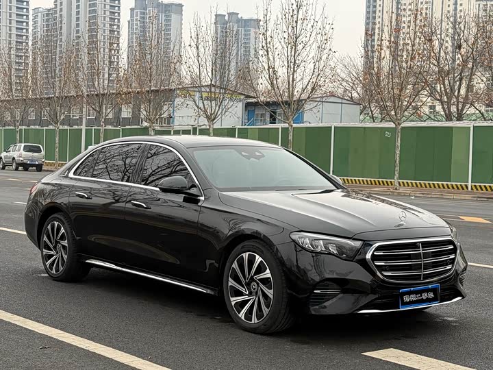 Фото 3 - Mercedes-Benz E-Class