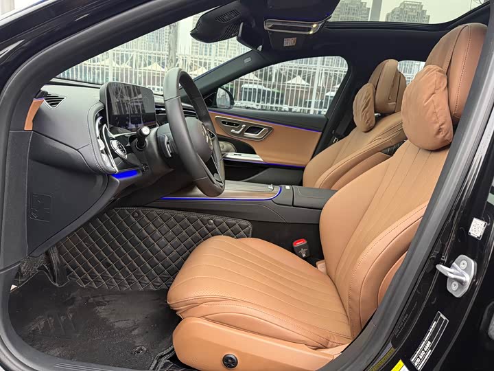 Фото 4 - Mercedes-Benz E-Class