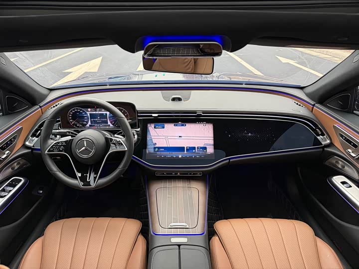 Фото 5 - Mercedes-Benz E-Class