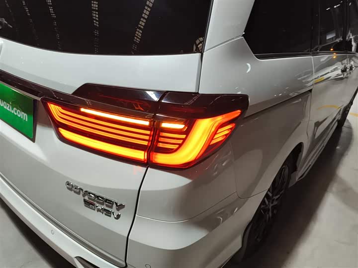 Фото 8 - Honda Odyssey