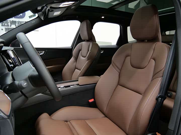 Фото 7 - Volvo XC60 Hybrid