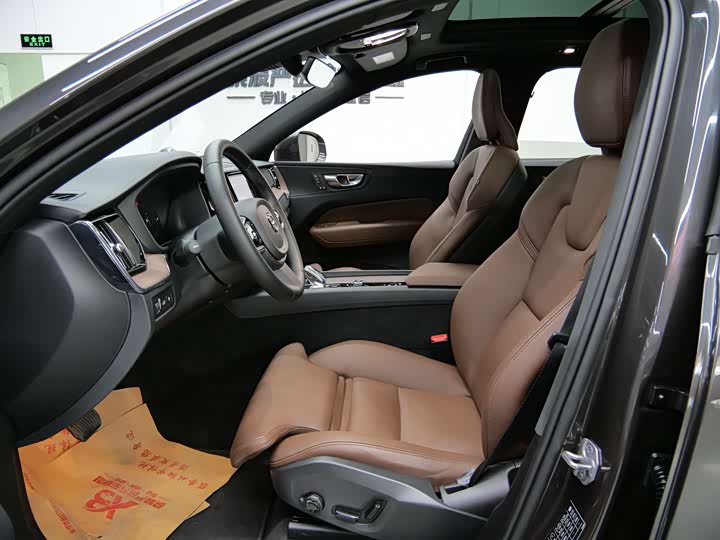 Фото 8 - Volvo XC60 Hybrid