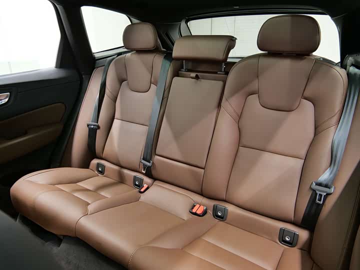 Фото 9 - Volvo XC60 Hybrid