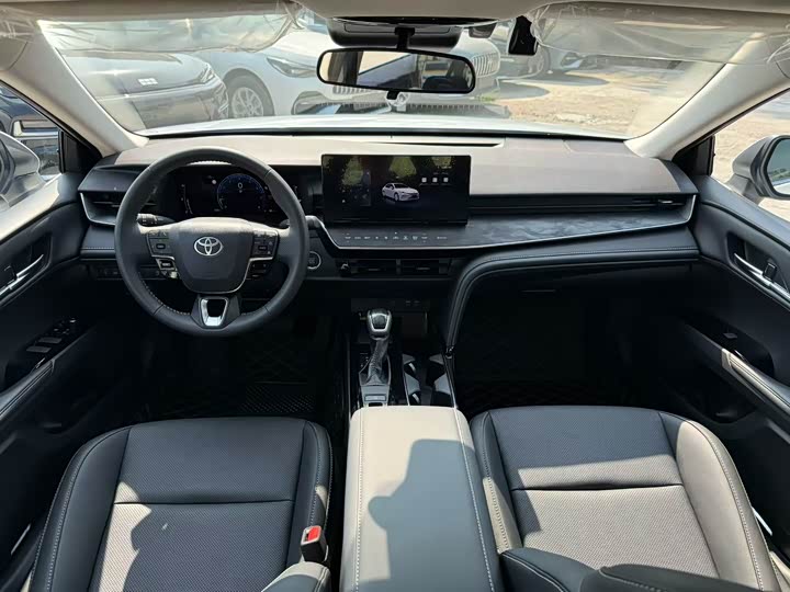 Фото 5 - Toyota Camry