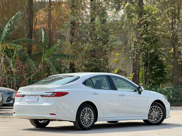 Фото 9 - Toyota Camry