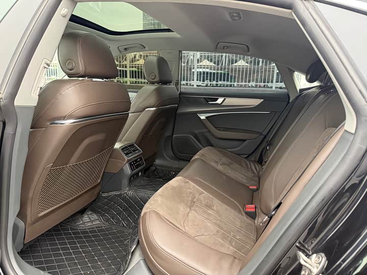 Фото 5 - Audi A7L