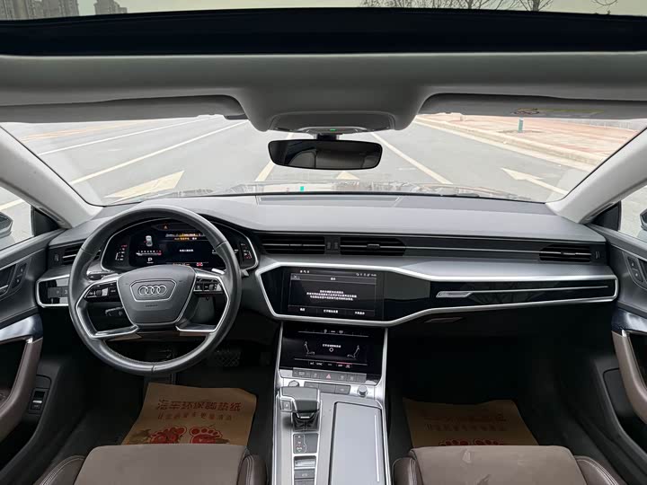 Фото 6 - Audi A7L