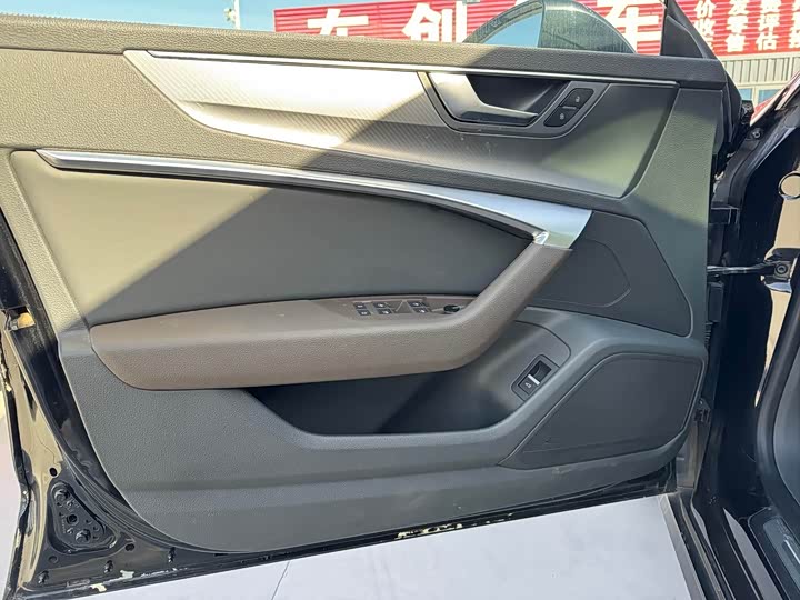 Фото 8 - Audi A7L