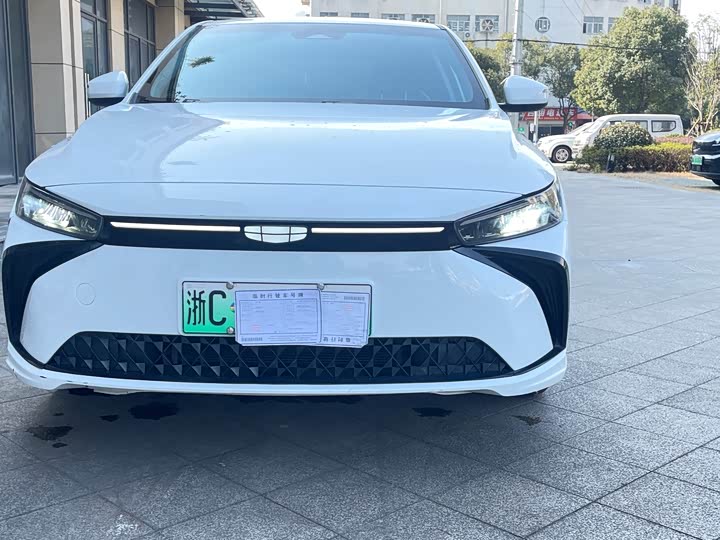 Фото 2 - Geely Geometry G6