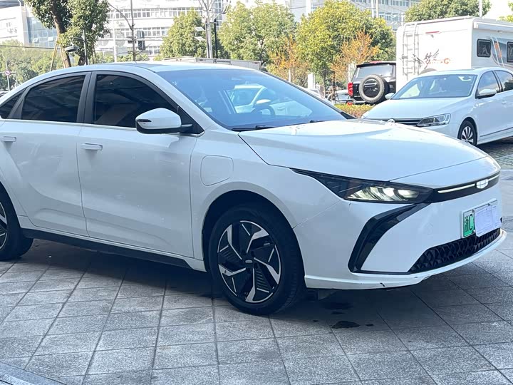 Фото 3 - Geely Geometry G6