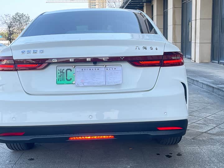 Фото 4 - Geely Geometry G6