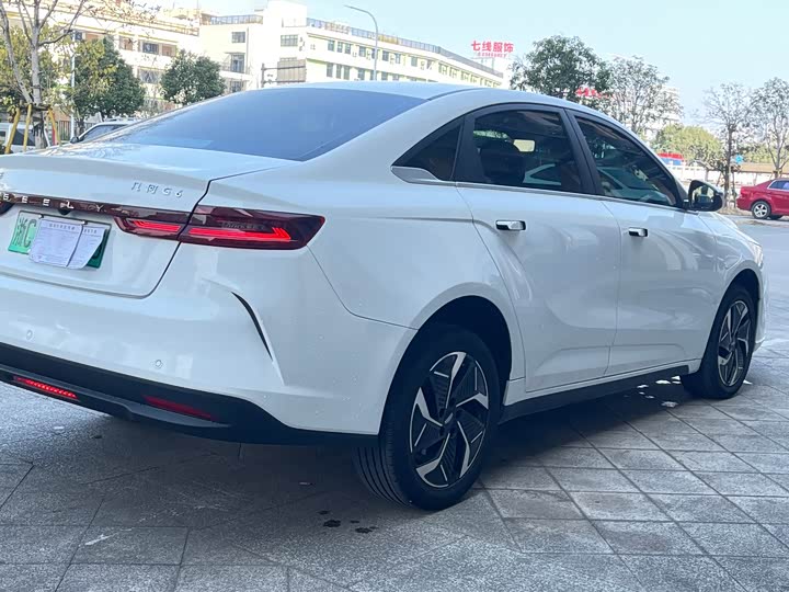 Фото 5 - Geely Geometry G6