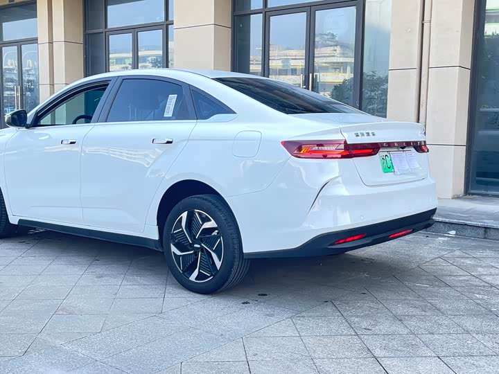 Фото 6 - Geely Geometry G6