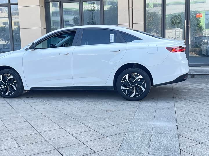 Фото 7 - Geely Geometry G6