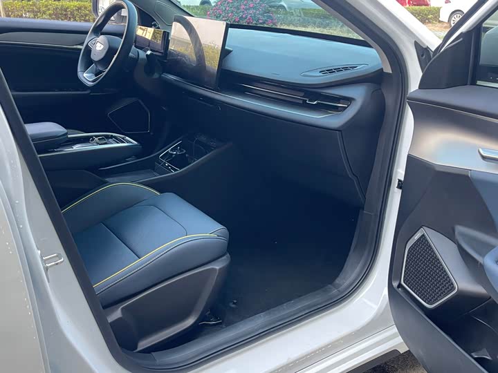 Фото 8 - Geely Geometry G6