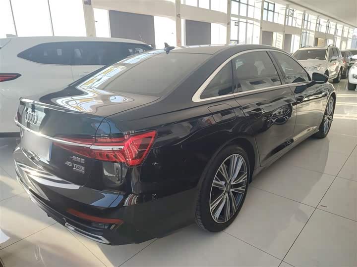 Фото 5 - Audi A6L