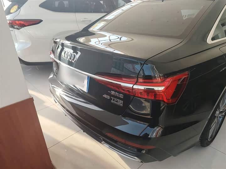 Фото 7 - Audi A6L