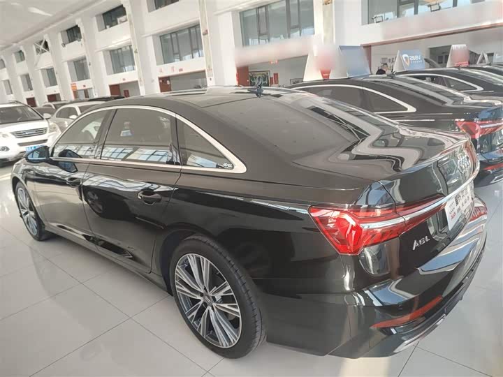 Фото 8 - Audi A6L