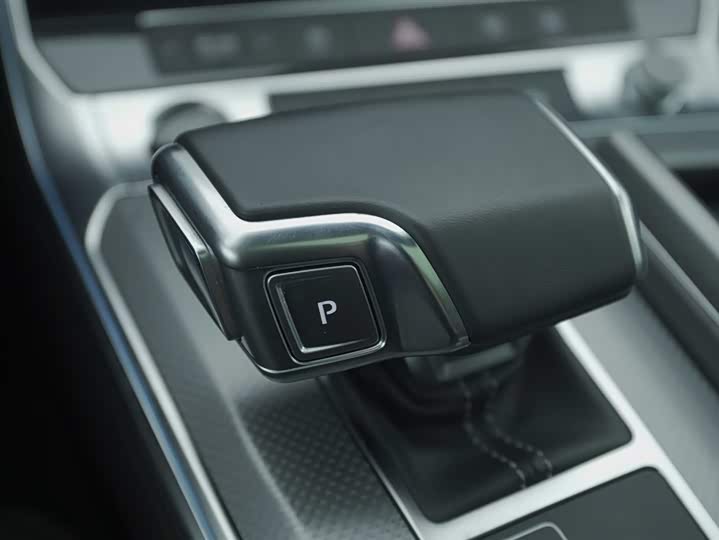 Фото 9 - Audi A6L